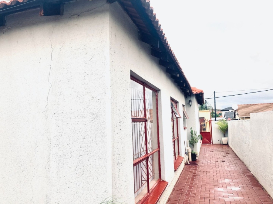 3 Bedroom Property for Sale in Mabopane Unit M North West